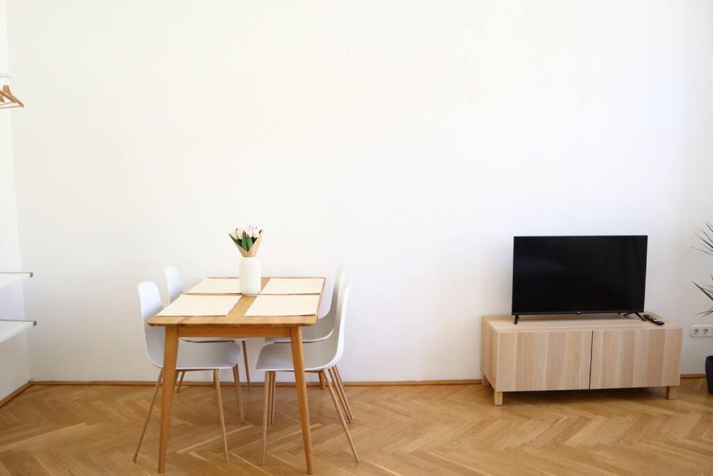 Bloom - Cozy Apartment, 5 Stops To City Center Wien Ngoại thất bức ảnh
