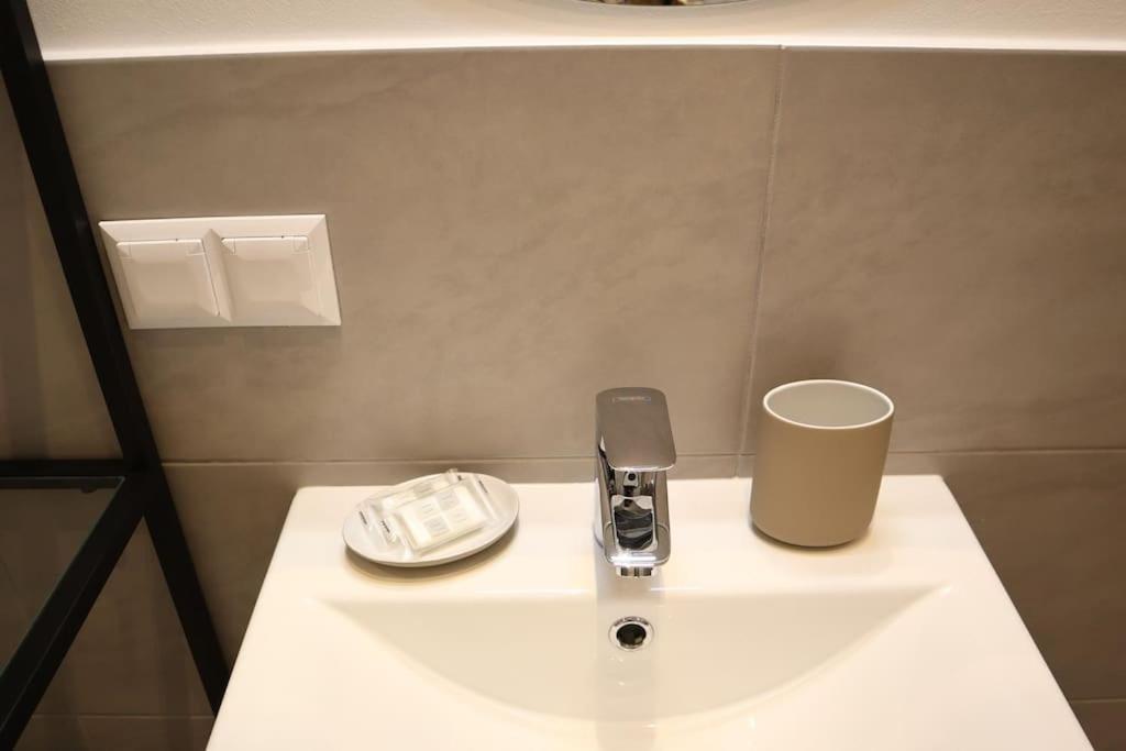 Bloom - Cozy Apartment, 5 Stops To City Center Wien Ngoại thất bức ảnh