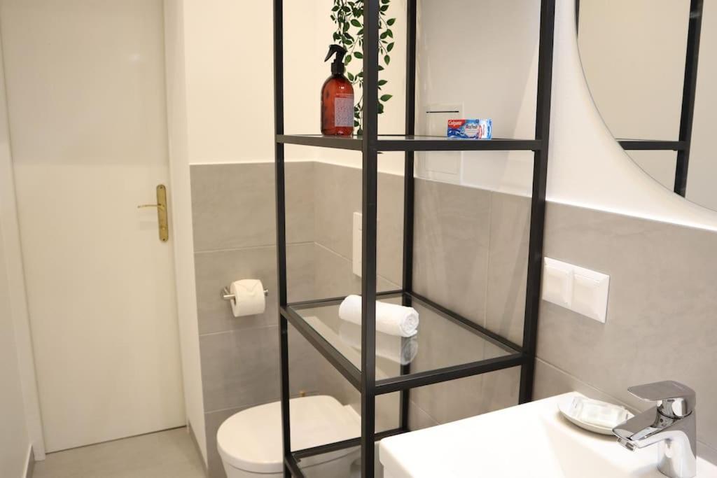 Bloom - Cozy Apartment, 5 Stops To City Center Wien Ngoại thất bức ảnh