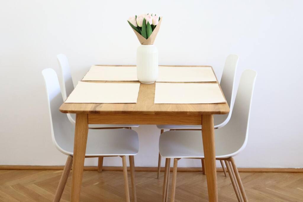 Bloom - Cozy Apartment, 5 Stops To City Center Wien Ngoại thất bức ảnh