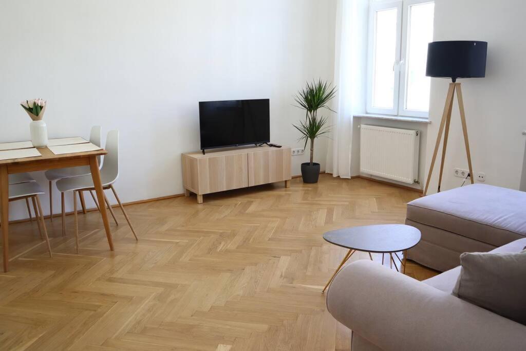 Bloom - Cozy Apartment, 5 Stops To City Center Wien Ngoại thất bức ảnh